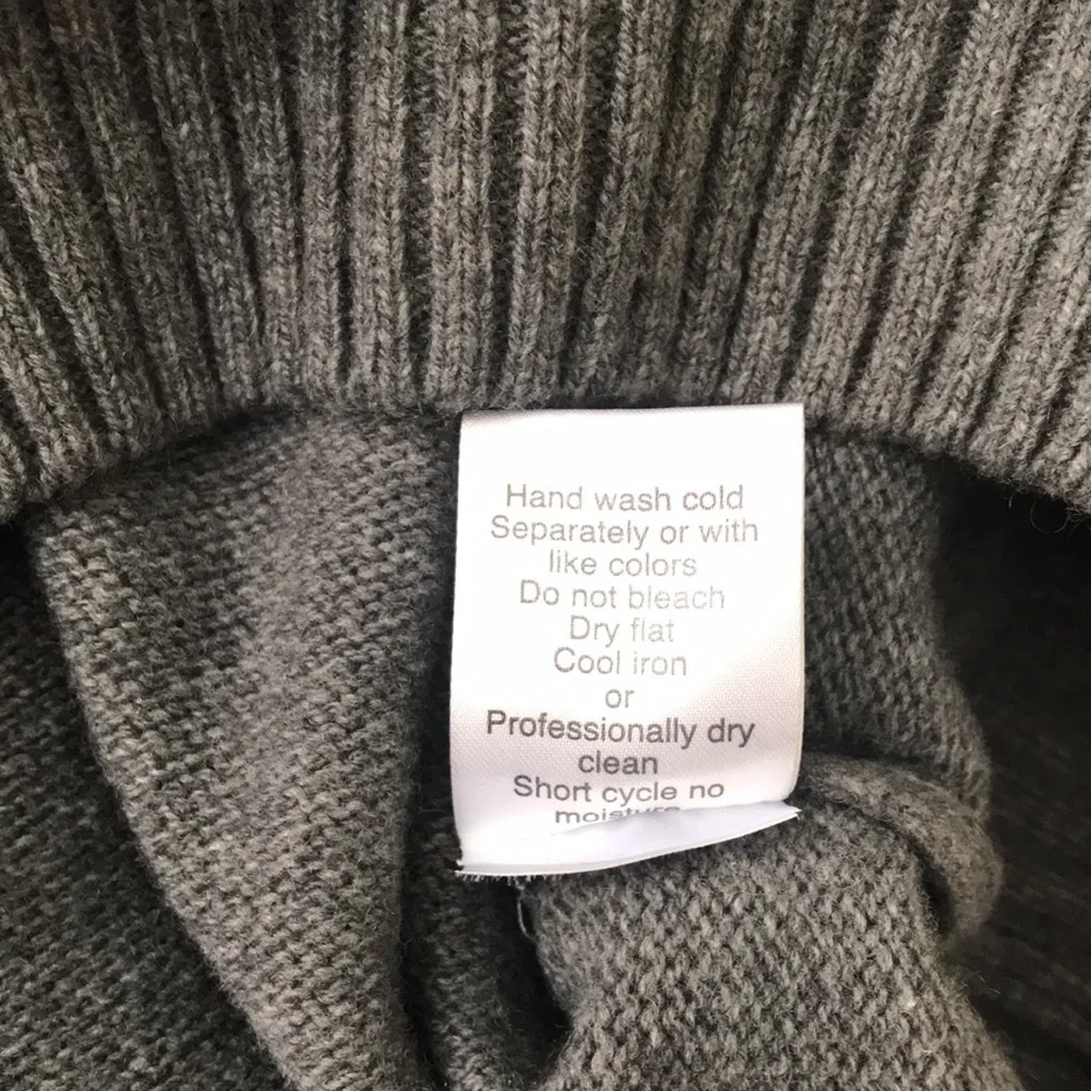 Men’s Paolo Mondo gray merino wool/cashmere v neck sweater, large